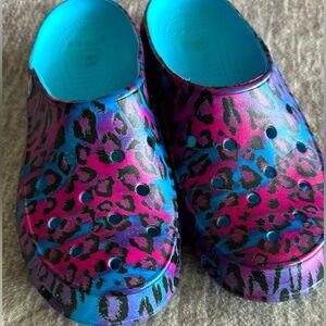 Crocs Blue, Black & Purple Leopard Print Crocs Size 8w